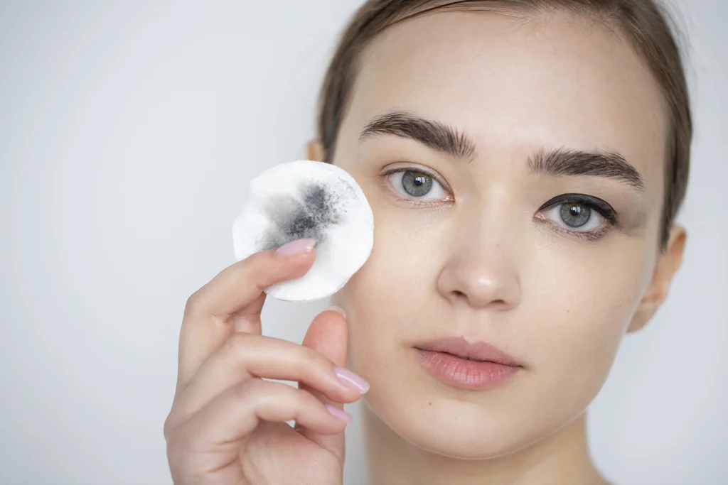 Minyak zaitun dapat digunakan untuk menghapus make up.