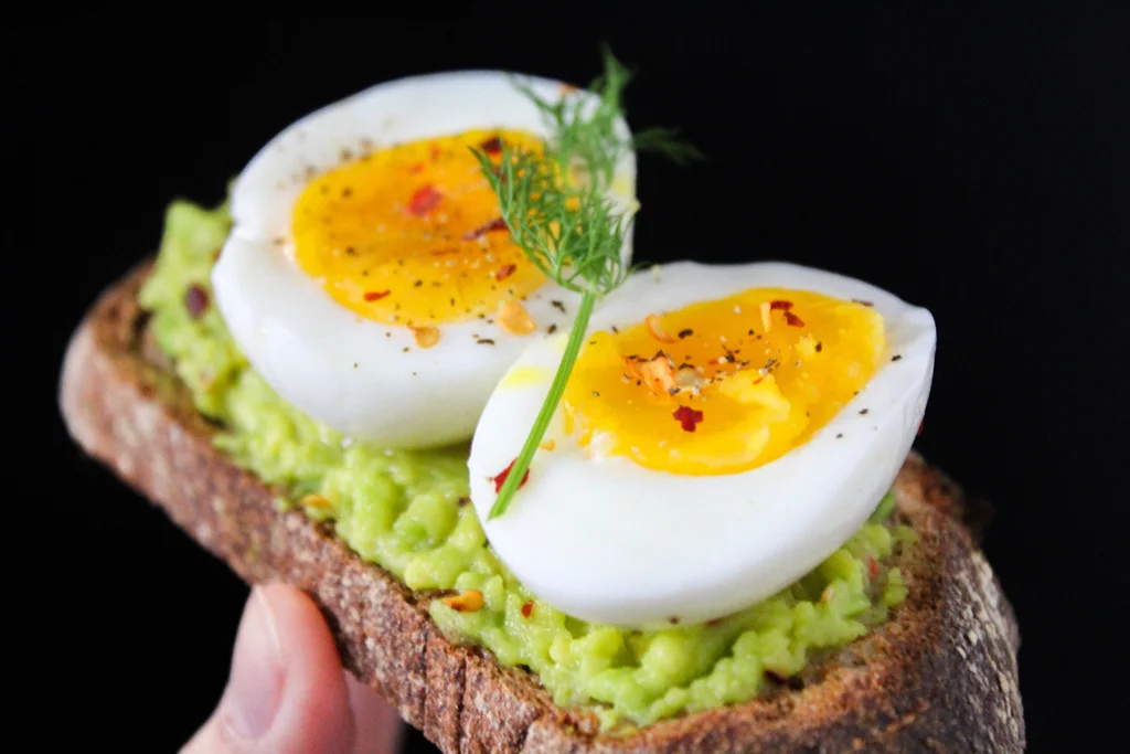 Telur merupakan makanan penambah berat badan.